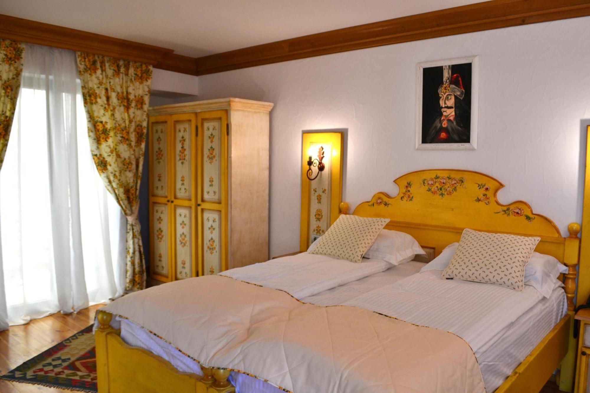 Casa Comana Boutique Hotel Boekarest Buitenkant foto