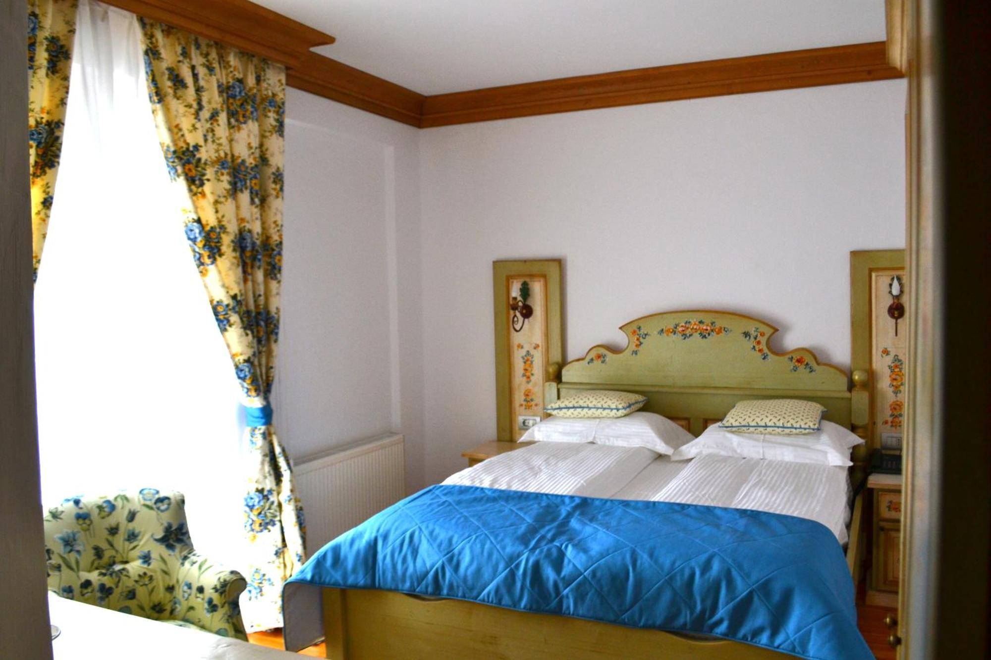 Casa Comana Boutique Hotel Boekarest Buitenkant foto