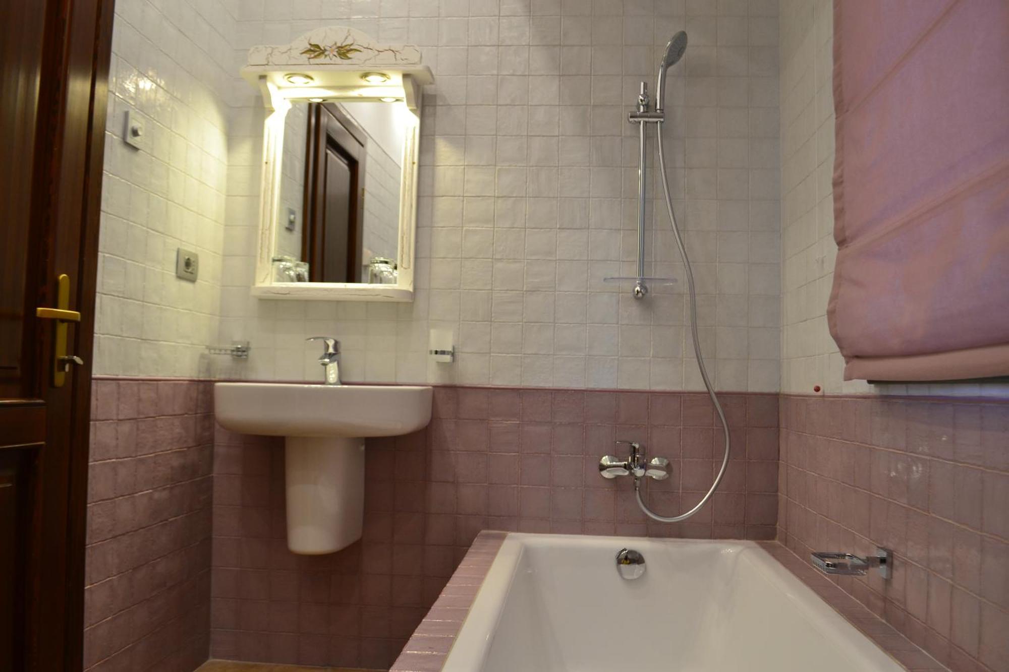 Casa Comana Boutique Hotel Boekarest Buitenkant foto